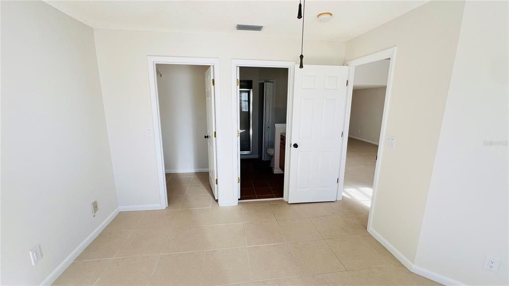 For Rent: $2,400 (3 beds, 2 baths, 1565 Square Feet)