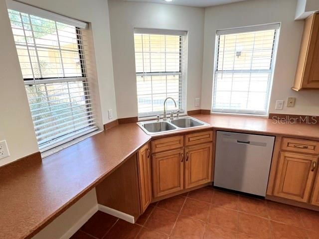 For Rent: $2,400 (3 beds, 2 baths, 1565 Square Feet)