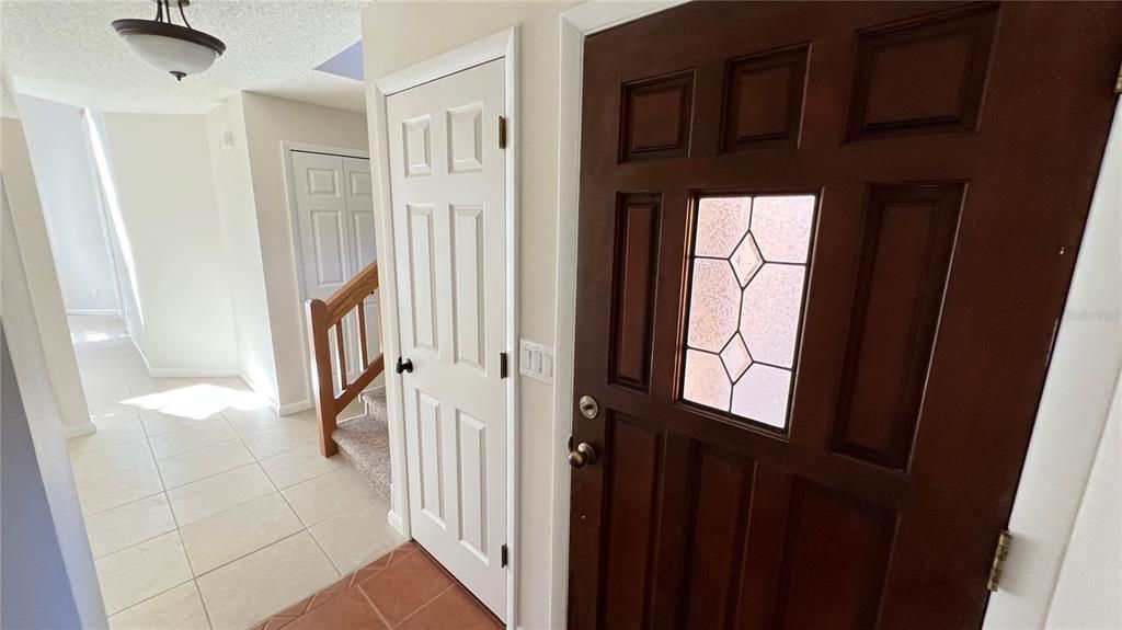 For Rent: $2,400 (3 beds, 2 baths, 1565 Square Feet)