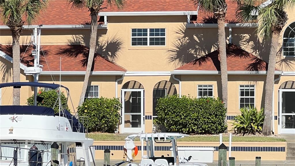 For Rent: $2,400 (3 beds, 2 baths, 1565 Square Feet)