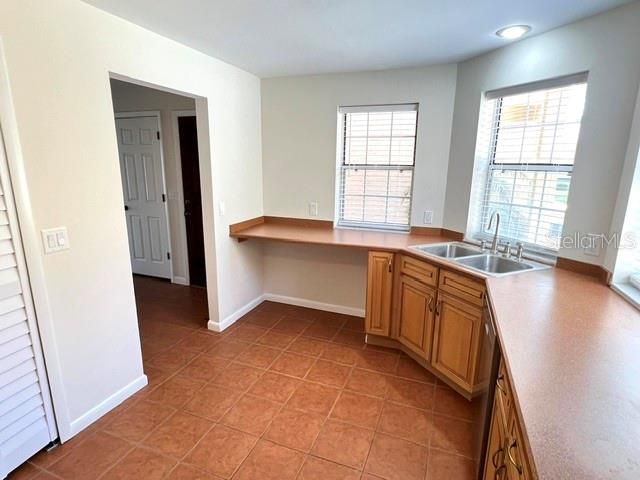 For Rent: $2,400 (3 beds, 2 baths, 1565 Square Feet)