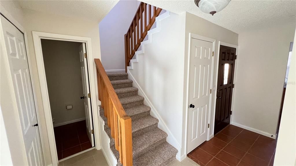 For Rent: $2,400 (3 beds, 2 baths, 1565 Square Feet)