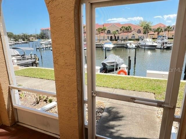 For Rent: $2,400 (3 beds, 2 baths, 1565 Square Feet)