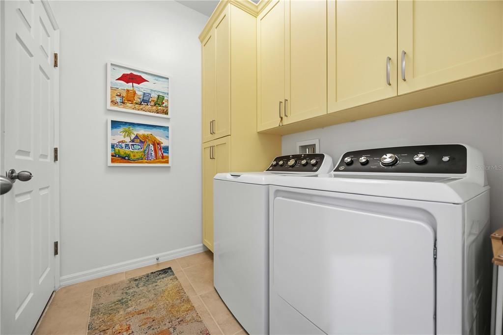 Active With Contract: $433,500 (3 beds, 2 baths, 1806 Square Feet)