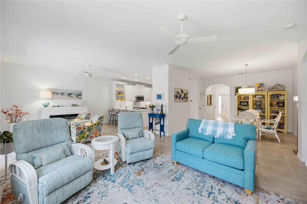 Active With Contract: $433,500 (3 beds, 2 baths, 1806 Square Feet)