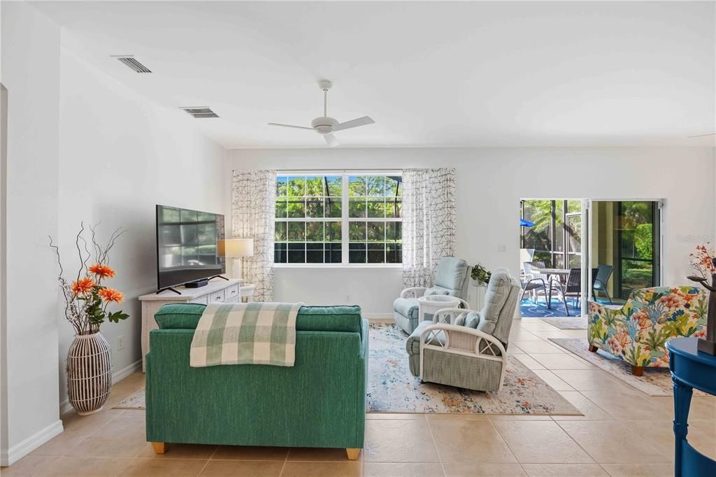 Active With Contract: $433,500 (3 beds, 2 baths, 1806 Square Feet)