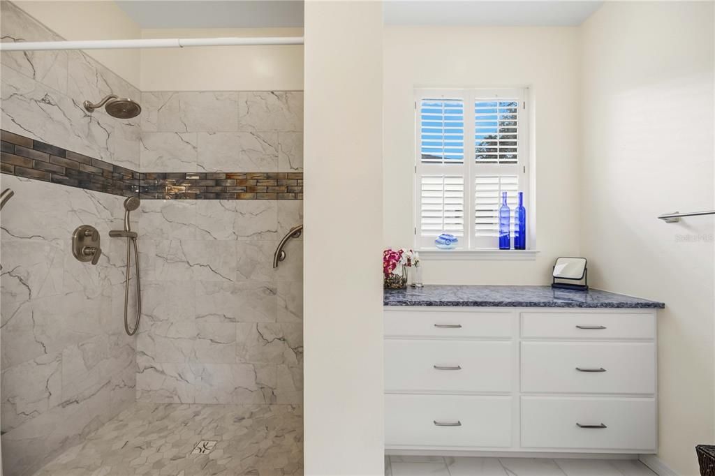 Active With Contract: $433,500 (3 beds, 2 baths, 1806 Square Feet)