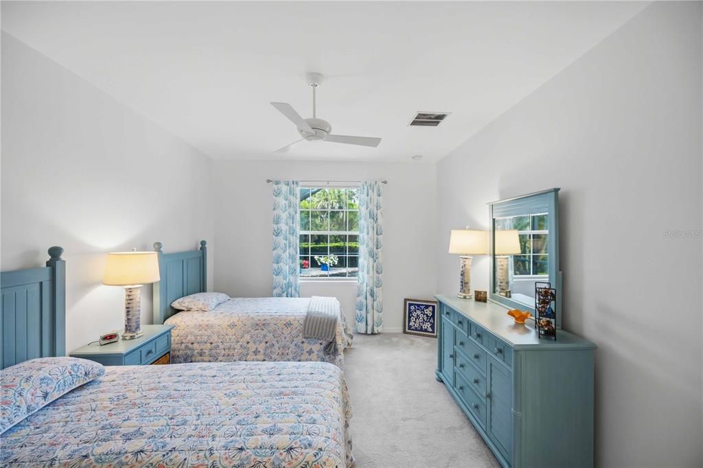 Active With Contract: $433,500 (3 beds, 2 baths, 1806 Square Feet)