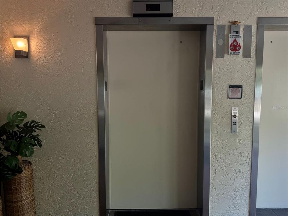 En Venta: $215,000 (2 camas, 2 baños, 1272 Pies cuadrados)