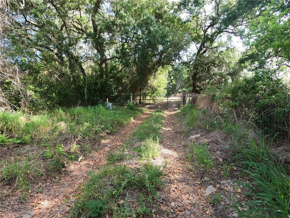 En Venta: $850,000 (11.81 acres)