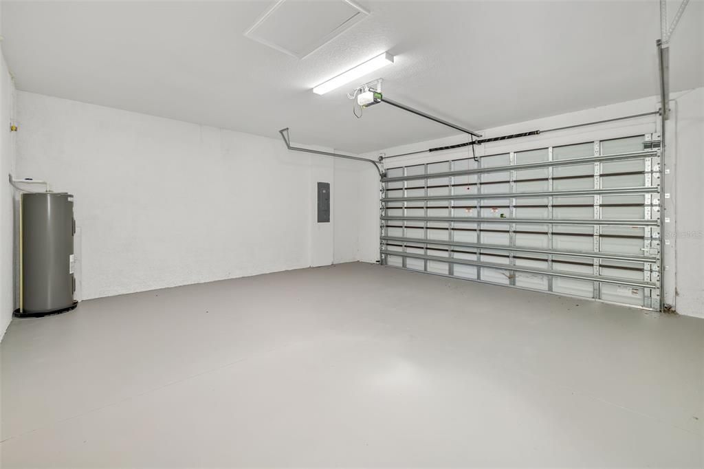 合同活跃: $325,000 (3 贝兹, 2 浴室, 1780 平方英尺)