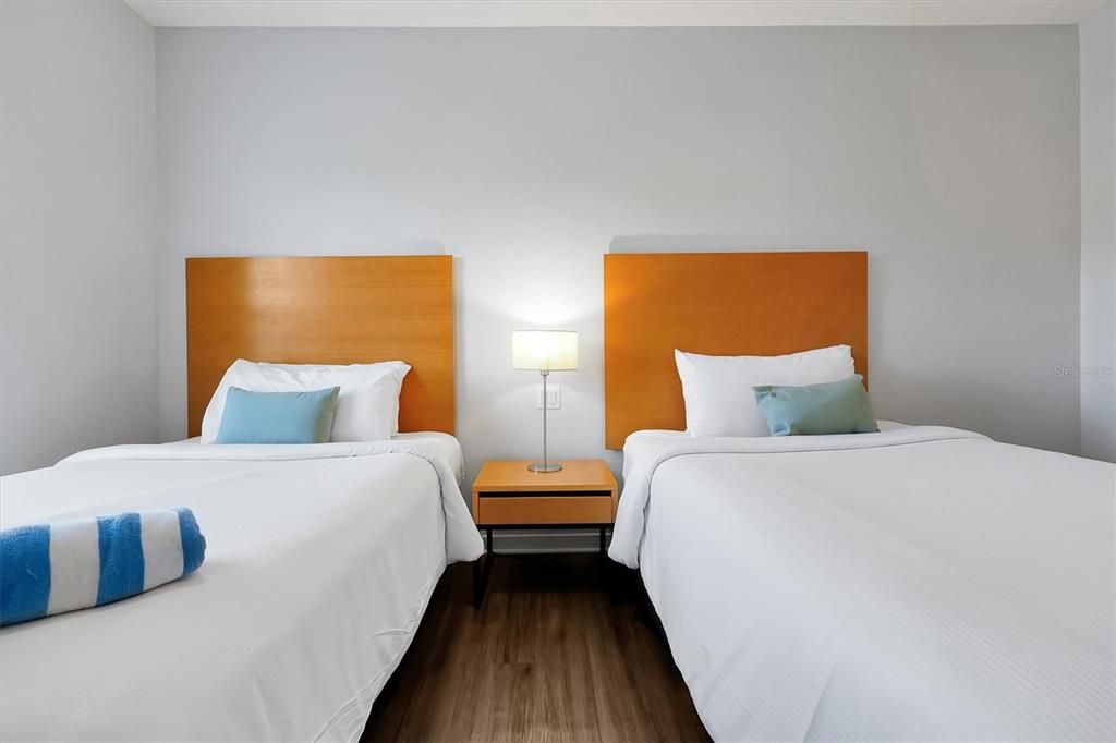 For Sale: $279,000 (2 beds, 2 baths, 1350 Square Feet)