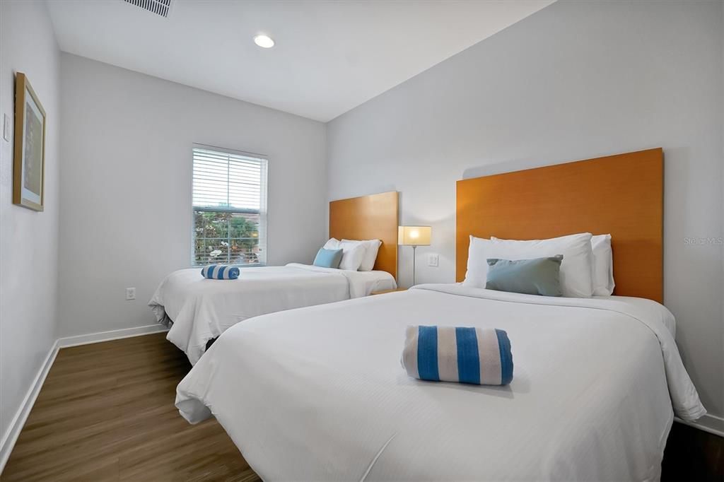 For Sale: $279,000 (2 beds, 2 baths, 1350 Square Feet)