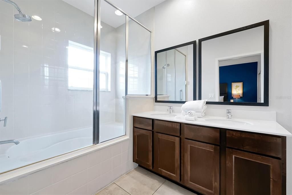 For Sale: $279,000 (2 beds, 2 baths, 1350 Square Feet)