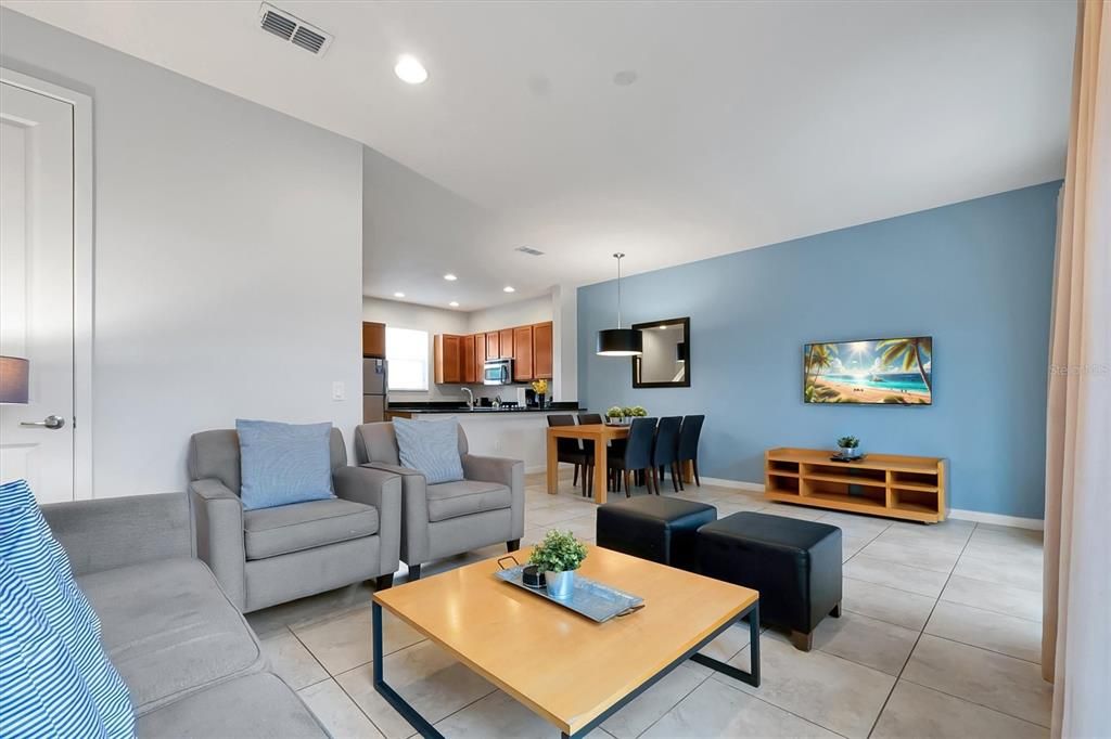 For Sale: $279,000 (2 beds, 2 baths, 1350 Square Feet)