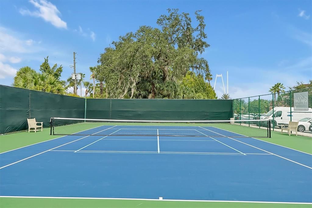 For Sale: $279,000 (2 beds, 2 baths, 1350 Square Feet)