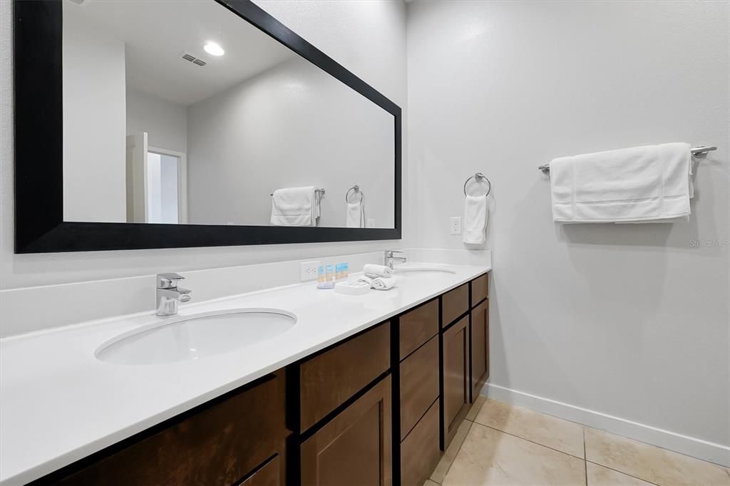 For Sale: $279,000 (2 beds, 2 baths, 1350 Square Feet)