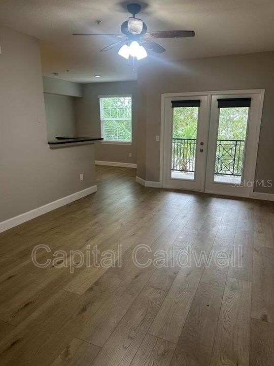 For Sale: $195,000 (1 beds, 1 baths, 1044 Square Feet)