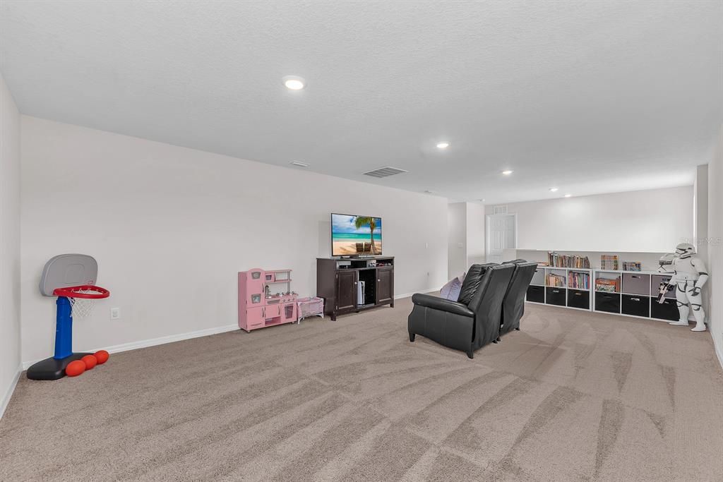 Activo con contrato: $699,000 (6 camas, 3 baños, 3878 Pies cuadrados)