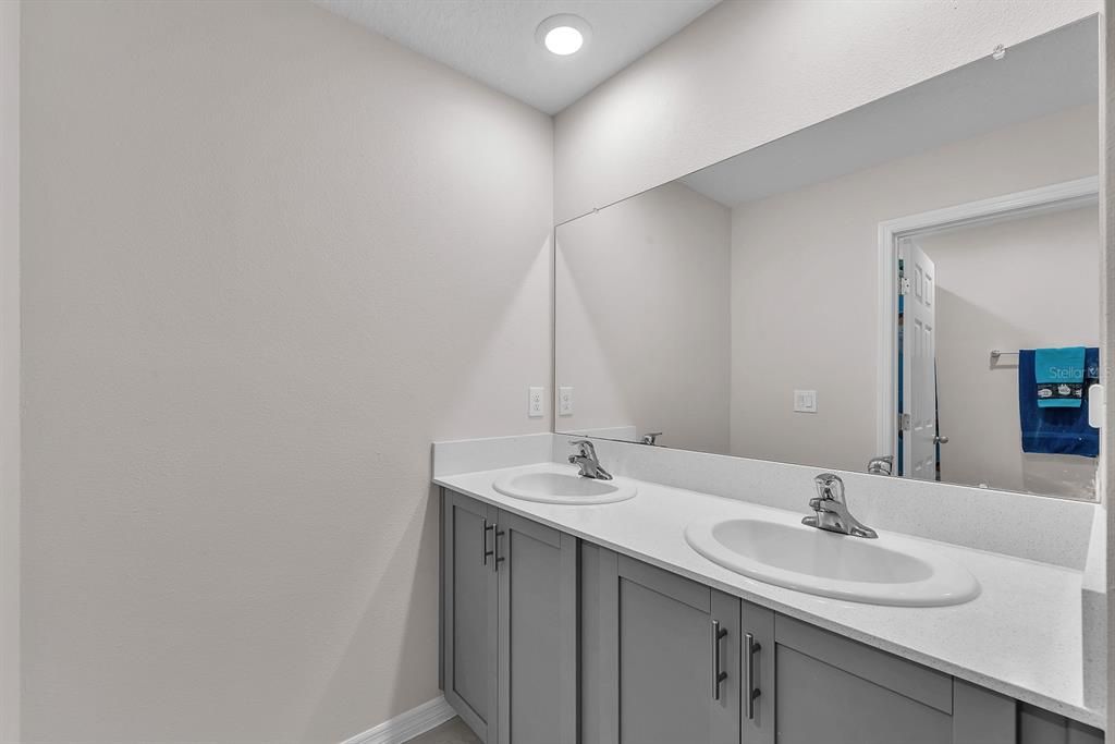 Activo con contrato: $699,000 (6 camas, 3 baños, 3878 Pies cuadrados)