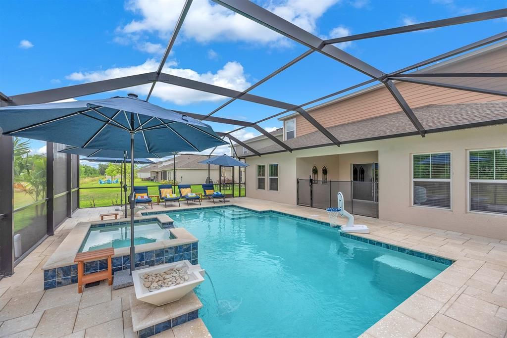 Activo con contrato: $699,000 (6 camas, 3 baños, 3878 Pies cuadrados)