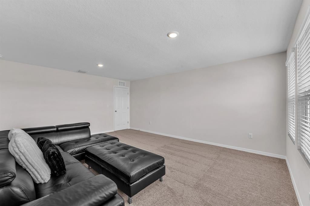 Activo con contrato: $699,000 (6 camas, 3 baños, 3878 Pies cuadrados)