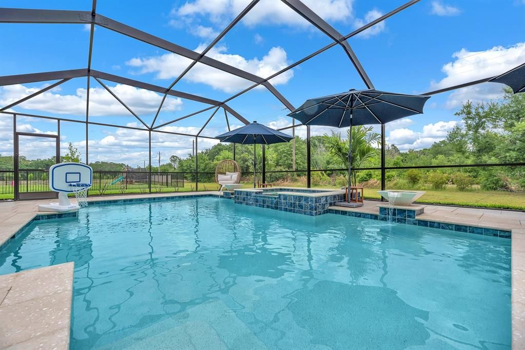 Activo con contrato: $699,000 (6 camas, 3 baños, 3878 Pies cuadrados)
