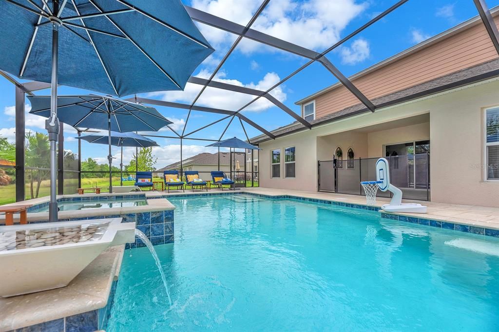 Activo con contrato: $699,000 (6 camas, 3 baños, 3878 Pies cuadrados)