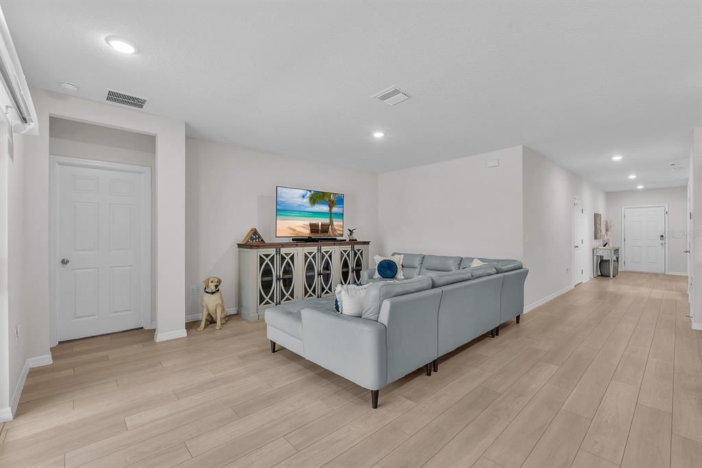 Activo con contrato: $699,000 (6 camas, 3 baños, 3878 Pies cuadrados)