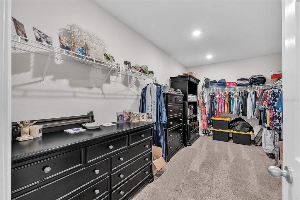 Activo con contrato: $699,000 (6 camas, 3 baños, 3878 Pies cuadrados)