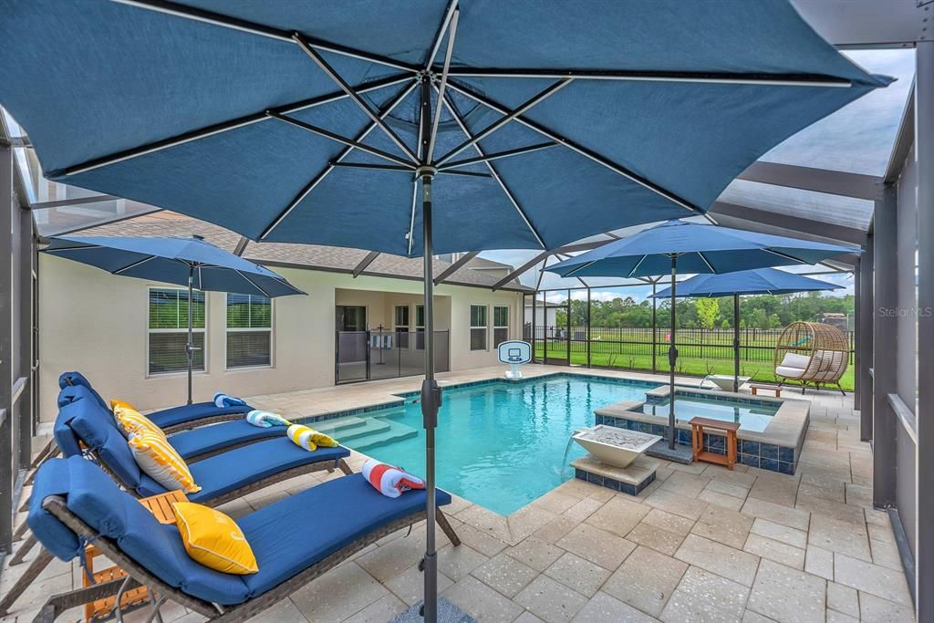 Activo con contrato: $699,000 (6 camas, 3 baños, 3878 Pies cuadrados)