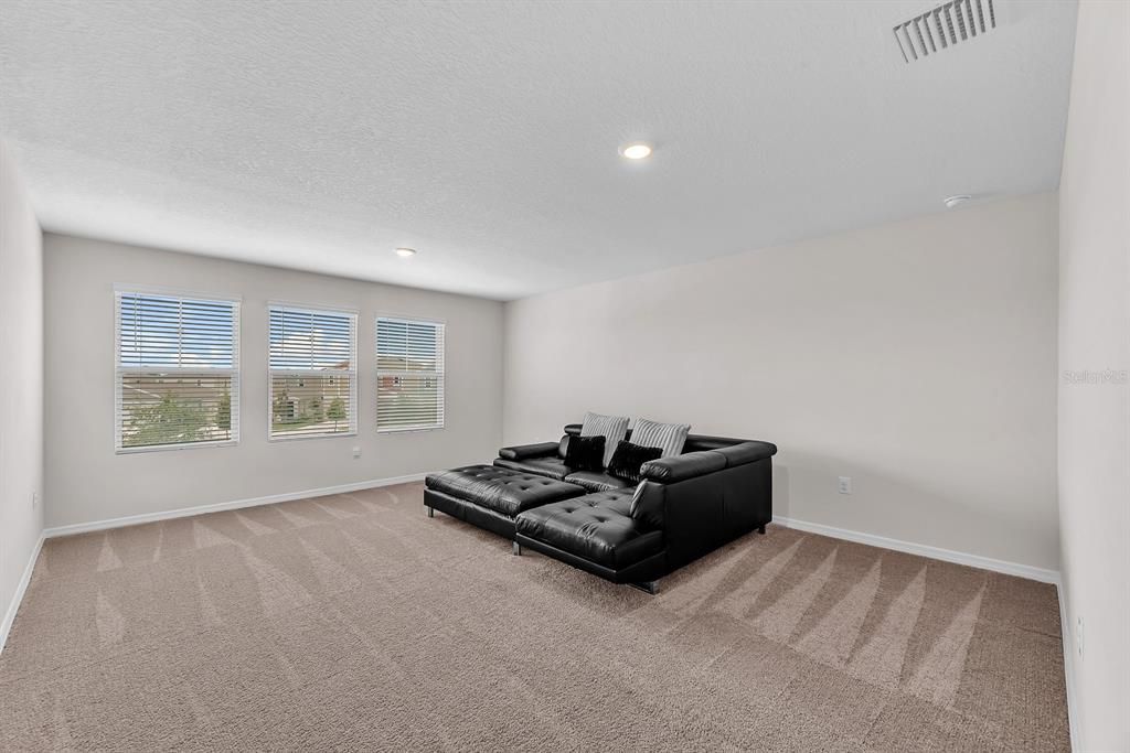 Activo con contrato: $699,000 (6 camas, 3 baños, 3878 Pies cuadrados)