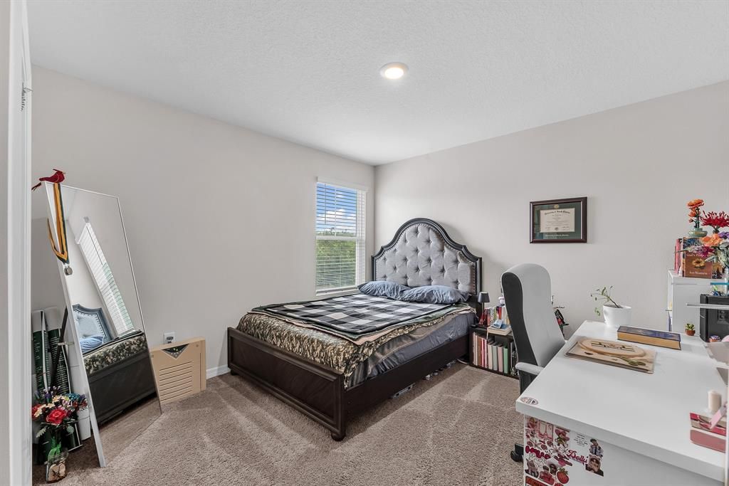 Activo con contrato: $699,000 (6 camas, 3 baños, 3878 Pies cuadrados)