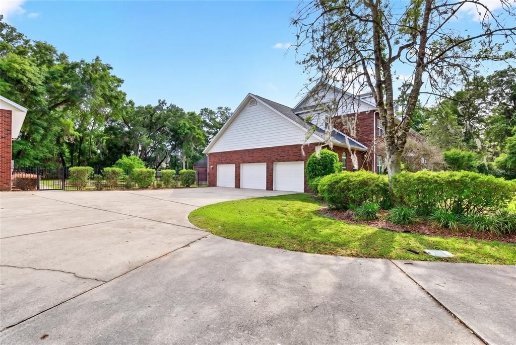 Active With Contract: $2,259,000 (6 beds, 7 baths, 6337 Square Feet)