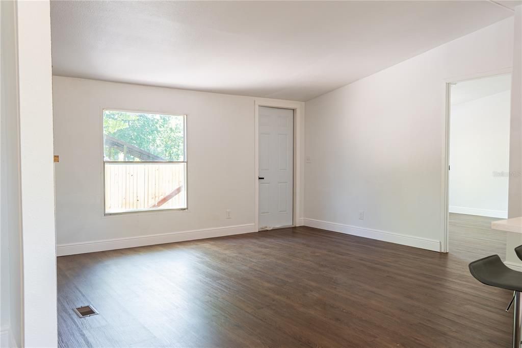 For Sale: $159,900 (3 beds, 2 baths, 960 Square Feet)