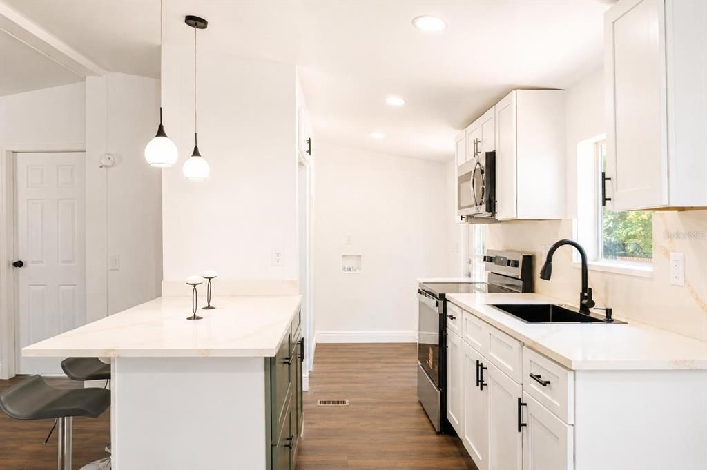 For Sale: $159,900 (3 beds, 2 baths, 960 Square Feet)