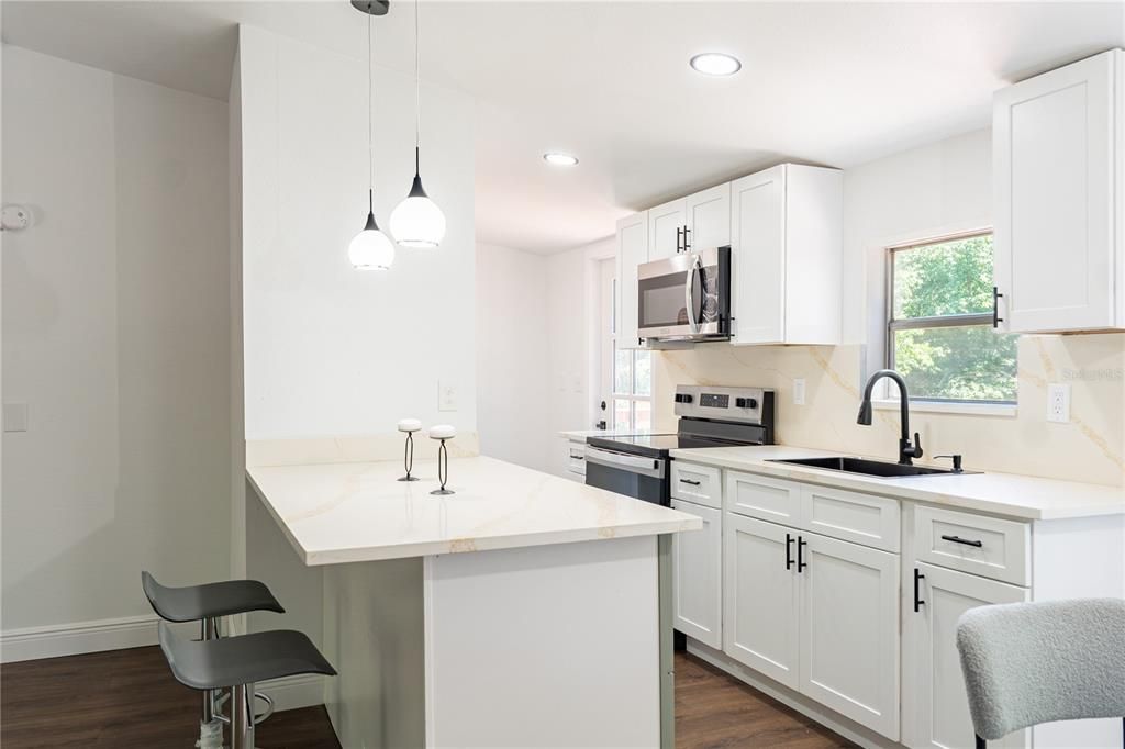 For Sale: $159,900 (3 beds, 2 baths, 960 Square Feet)