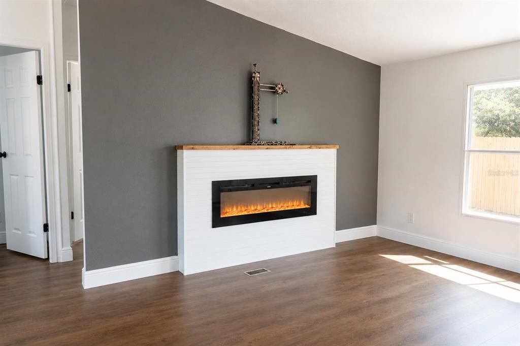 For Sale: $159,900 (3 beds, 2 baths, 960 Square Feet)