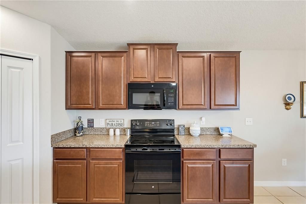En Venta: $309,900 (4 camas, 2 baños, 1918 Pies cuadrados)
