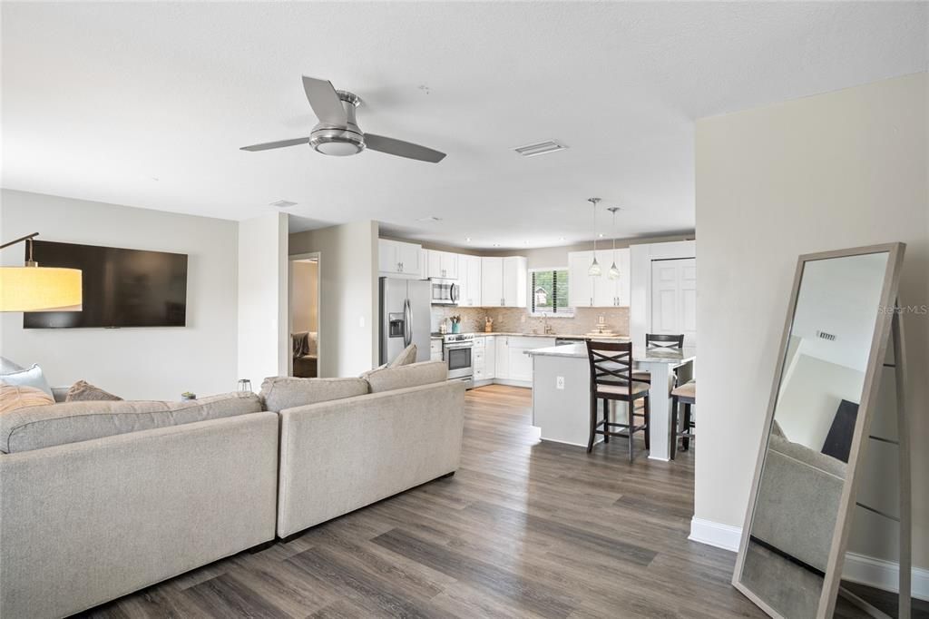 Active With Contract: $327,000 (3 beds, 2 baths, 1388 Square Feet)