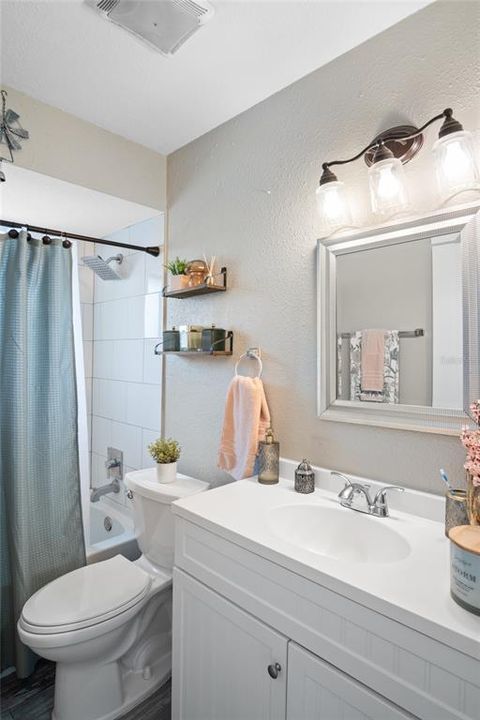 Active With Contract: $327,000 (3 beds, 2 baths, 1388 Square Feet)