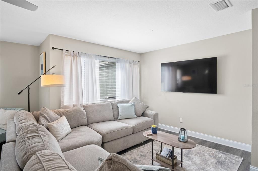 Active With Contract: $327,000 (3 beds, 2 baths, 1388 Square Feet)