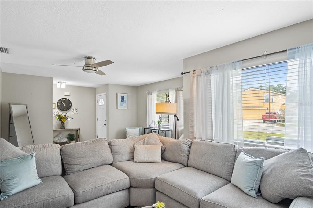 Active With Contract: $327,000 (3 beds, 2 baths, 1388 Square Feet)