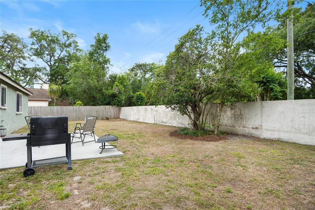 Active With Contract: $327,000 (3 beds, 2 baths, 1388 Square Feet)