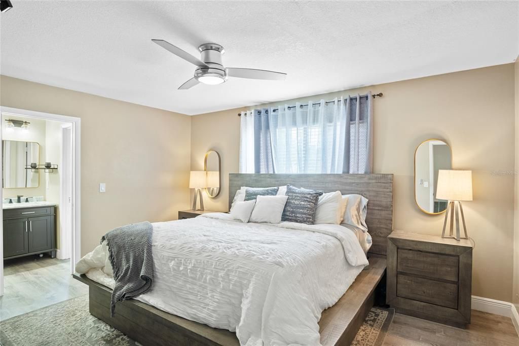 Active With Contract: $327,000 (3 beds, 2 baths, 1388 Square Feet)