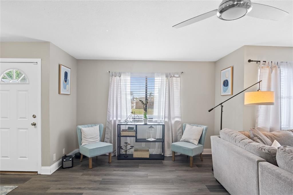 Active With Contract: $327,000 (3 beds, 2 baths, 1388 Square Feet)
