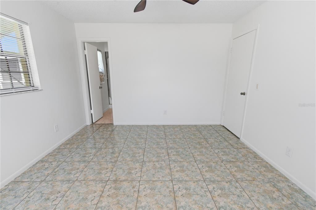 Activo con contrato: $269,000 (3 camas, 3 baños, 1300 Pies cuadrados)