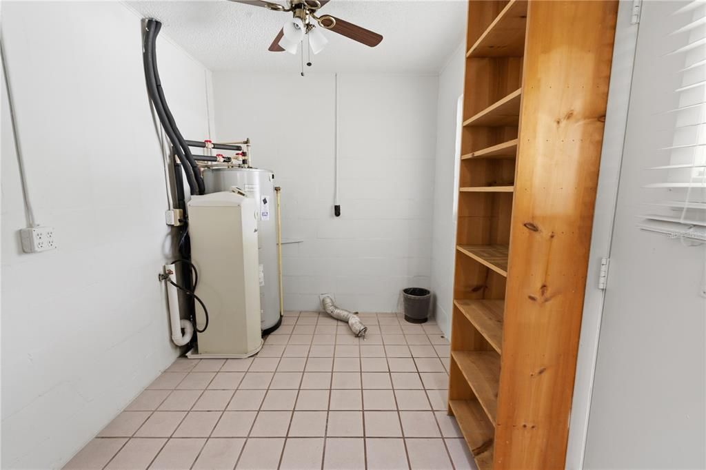 Activo con contrato: $269,000 (3 camas, 3 baños, 1300 Pies cuadrados)