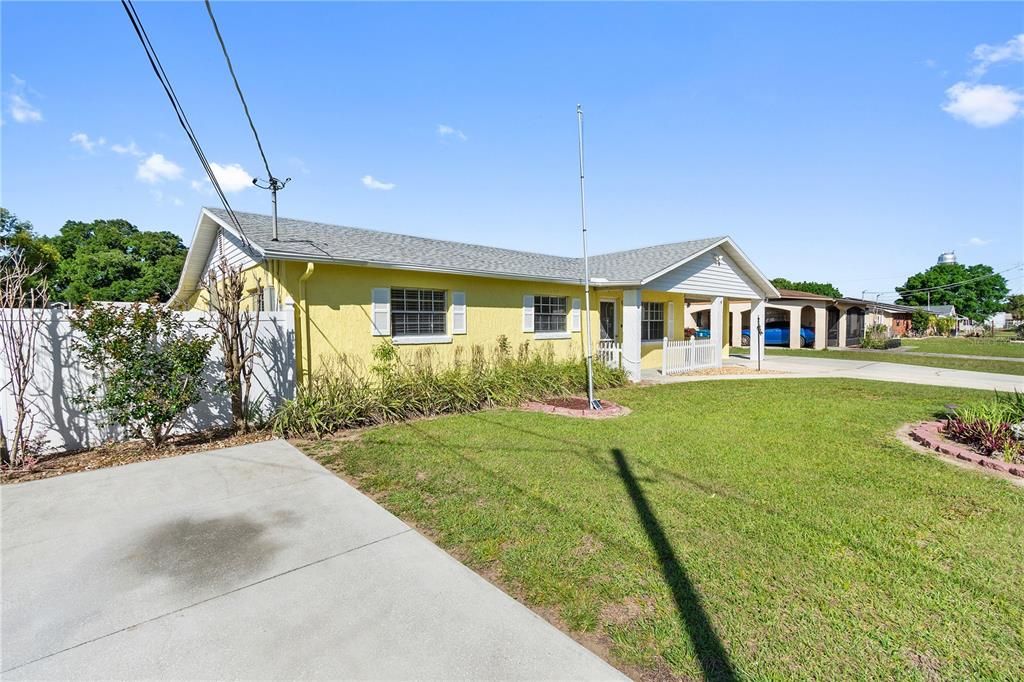 Activo con contrato: $269,000 (3 camas, 3 baños, 1300 Pies cuadrados)