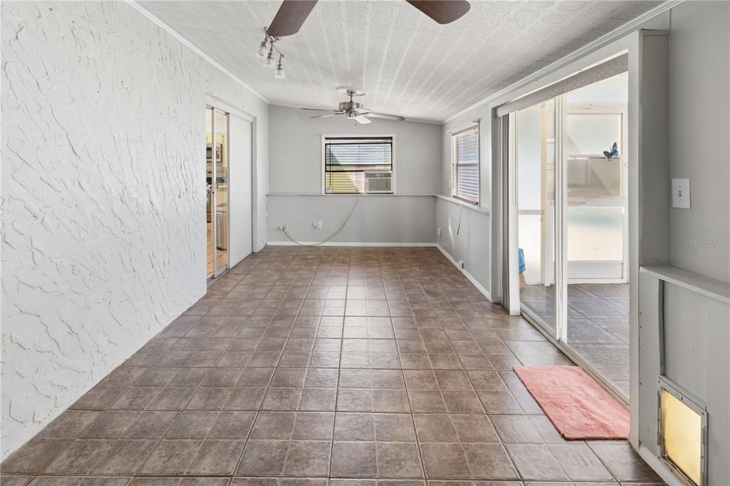 Activo con contrato: $269,000 (3 camas, 3 baños, 1300 Pies cuadrados)